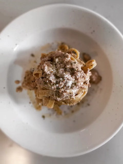 Una foto de Tagliatelle de espinacas con salsa de carne picada y ceps