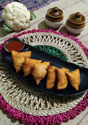 A picture of Cauliflower / Gobhi Samosa.