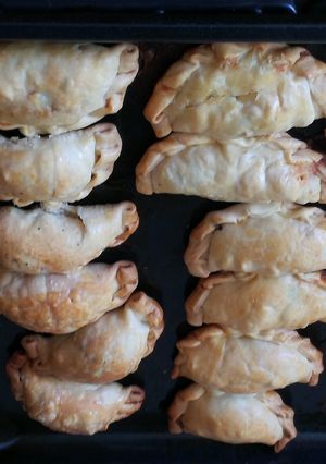 Una foto de Empanadas de pollo y verduras