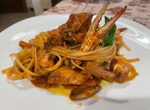 Foto di Linguine con Tentacoli di Polpo e Granchio al Sugo