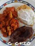 Pisto agridulce con huevo y filete