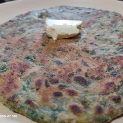 A picture of Spinach Parantha.