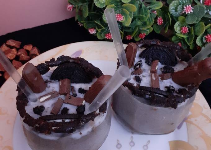 Recipe of Perfect Triple Layer Oreo Chocolate Shake