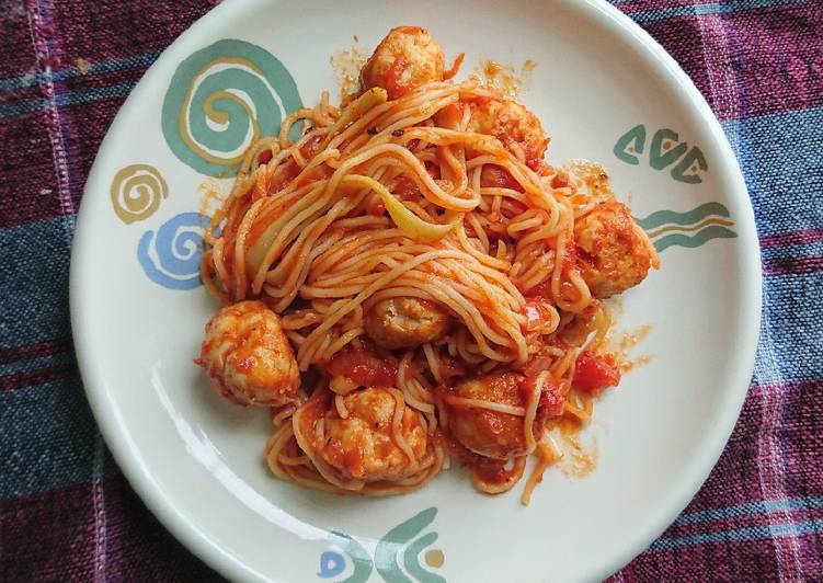 Mì spaghetti thịt gà viên