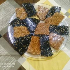 A picture of Mixed Til Jaggery Chikki.