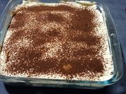 Una foto de tiramisú con bizcocho de vainilla