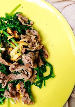 Hình của món Rau Cải Cúc Xào Thịt Bò.