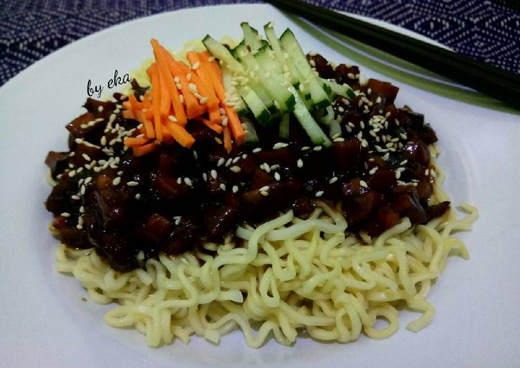 Bagaimana Menyiapkan 짜장면 - Jjajangmyun Ala Ala 😂 yang Enak Banget