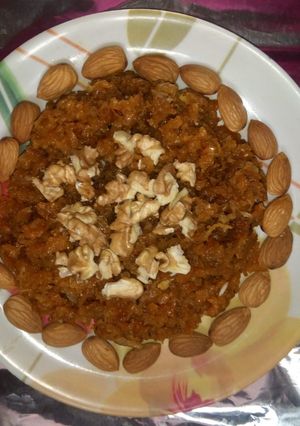 A picture of Carrot halwa with walnut topping.