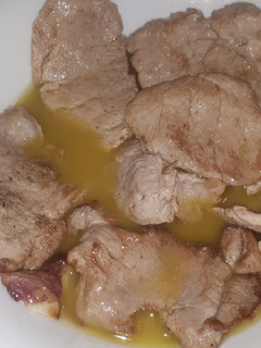 Una foto de Lomitos con ajo😋😊
