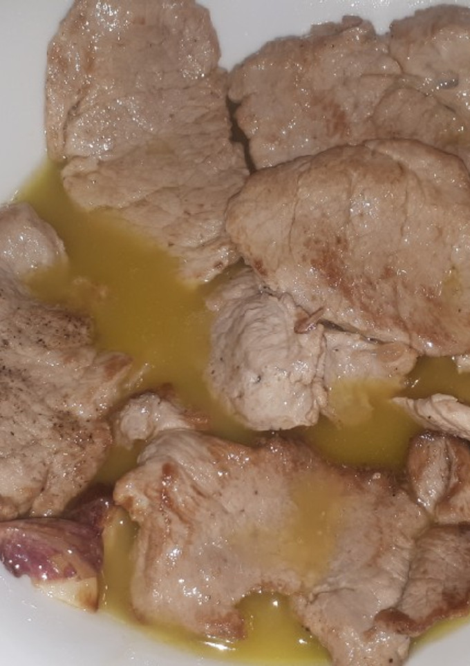 Una foto de Lomitos con ajo😋😊
