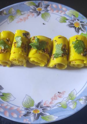 ખાંડવી (Khandvi Recipe In Gujarati) રેસીપી મુખ્ય ફોટો