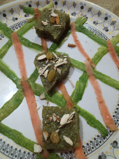 लौकी हलवा (lauki halwa recipe in hindi) रेसिपी मुख्य फोटो