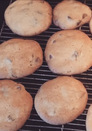 A picture of Uncle Ron's Chocolate Chip Cookies.