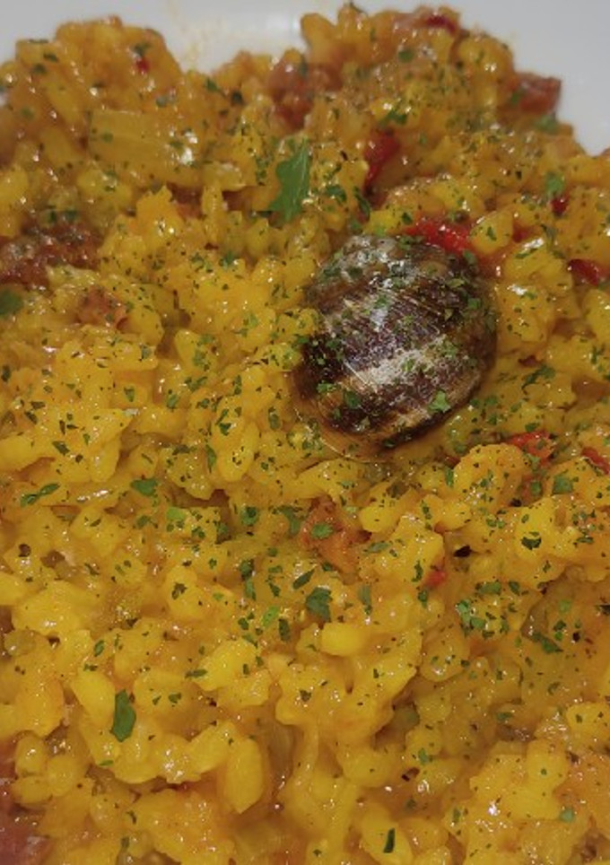 Una foto de Arroz con caracoles