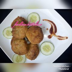 A picture of Chicken potatoes cutlets.