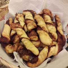 A picture of Cinnamon Twists.