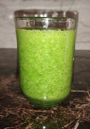 A picture of Palak (Spinach) Fresh juice.