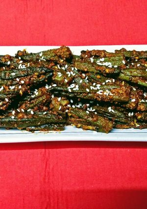 तिल मूंगफली की भरवा भिंडी (Til moongfali ki bharva bhindi recipe in Hindi) रेसिपी मुख्य फोटो