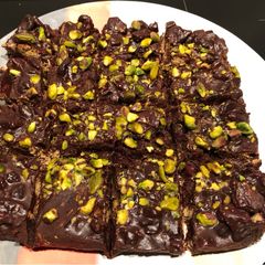 A picture of Chocolate & pistachio fridge cake.