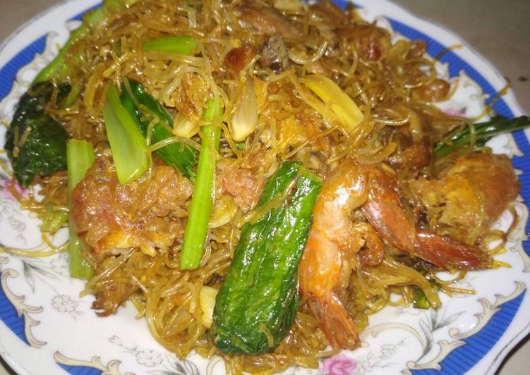 Cara Gampang Membuat Bihun goreng kecap mix udang ayam, Lezat Sekali