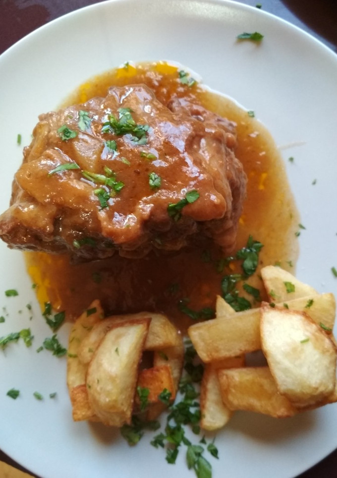 Una foto de Rabo de ternera guisado al Pedro Ximénez