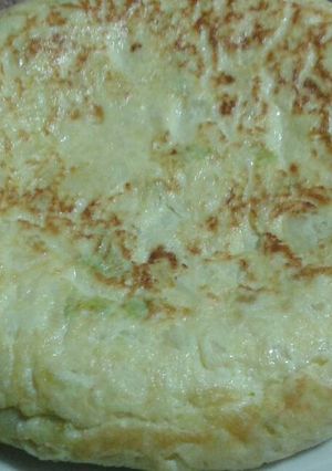 Una foto de Tortilla de patata y calabacín