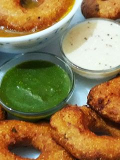 सांबर वड़ा (sambar vada recipe in Hindi) रेसिपी मुख्य फोटो