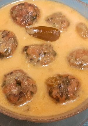 A picture of Palak Pakoda Kadhi (Spinach Fritters Curry).