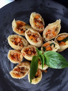 A picture of Spring Rolls.
