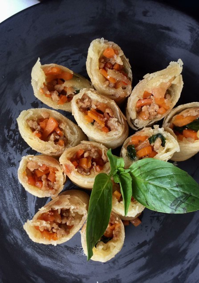 A picture of Spring Rolls.
