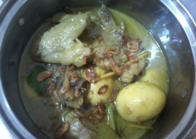 Opor Ayam & Telur Bumbu Kuning