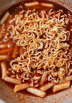 Foto resep Tteokbokki dengan Gekikara Ramen (Rabokki) Instant