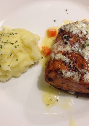 Foto resep Salmon with lemon butter sauce