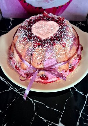 Une photo de Charlotte framboises saint Valentin aux biscuits de Reims