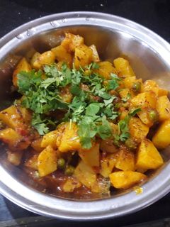 સ્વાદિષ્ટ વટાણા બટેટા ની સબ્જી રેસીપી મુખ્ય ફોટો