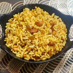 A picture of Puffed rice chivda.