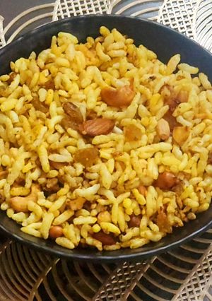 A picture of Puffed rice chivda.