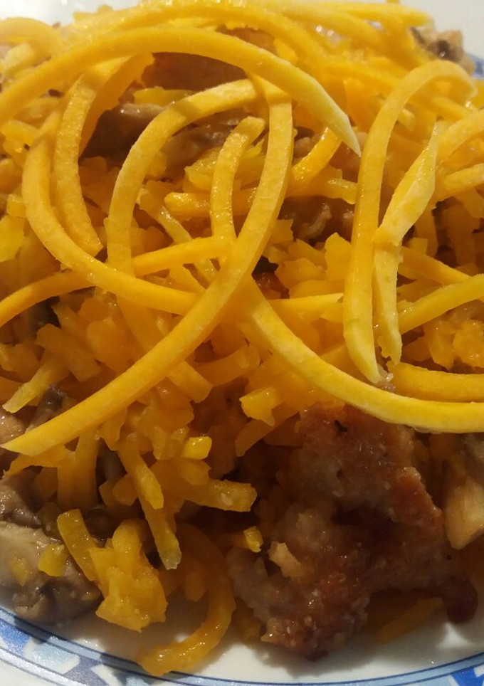 Una foto de Espaguetis de calabaza con pollo y setas
