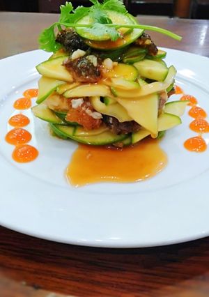 Hình của món Gỏi xoài bao tử cá chiên.