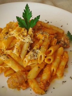 Una foto de Macarrones con salchichas