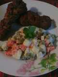 Carne trenzada con ensalada rusa