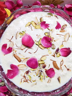 हलवाई स्टाइल सीताफल बासुंदी(halwai style sitafal basundi recipe in hindi) रेसिपी मुख्य फोटो