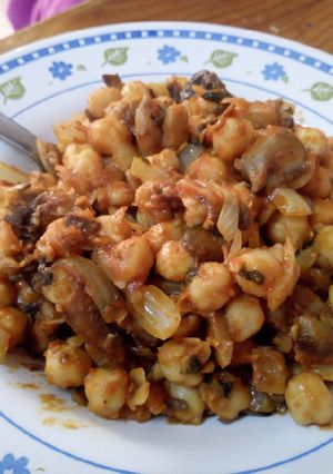 Foto principal de Garbanzos con salteado de setas