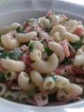 Sopa de codito con jamón, perejil y crema
