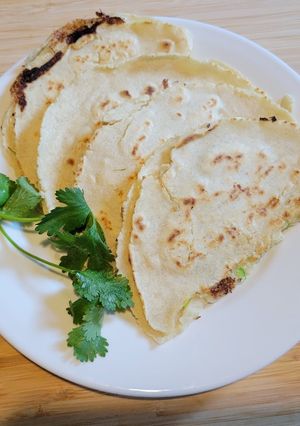 Una foto de Quesadillas de Flor De Calabaza