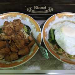 A picture of Mie ayam.