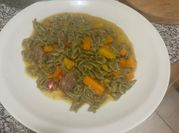 Una foto de guiso de kale
