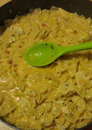 A picture of One Pot Creamy Salsa Chicken Pasta.