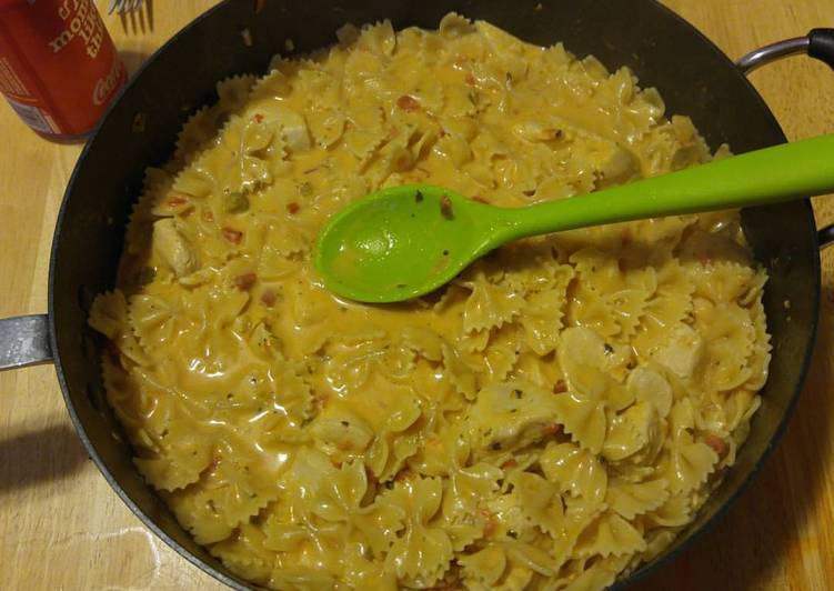 One Pot Creamy Salsa Chicken Pasta